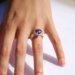 Sterling silver ring with amethyst from the Rainbow series