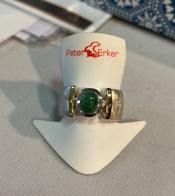 Sterlingsilberring mit Smaragd und 900er Goldstereifen Art. Nr. R33SM von Peter Erker