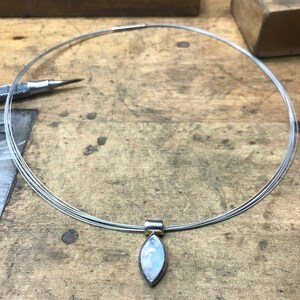 Regenboogmaansteen hanger: tijdloze elegantie in 925 sterling zilver