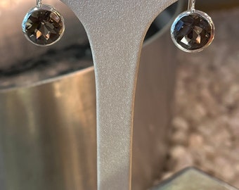Wunderschöne Edelstein-Sterlingsilber Ohrhänger mit 10mm Rauchquarzen im Checker Cut von Peter Erker Artikel OH19SQ