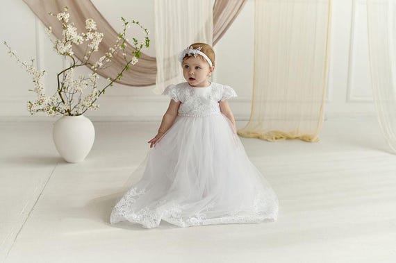 Robe De Baptême Blanche Bébé Fille Avec Bonnet – Dentelle Élégante – Robe Nouveau-né Mariage & Anniversaire