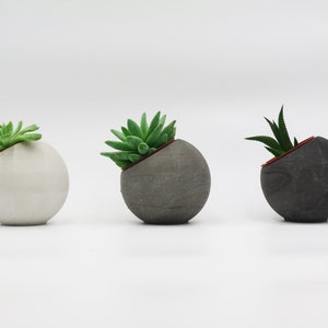 Spherical cement pots