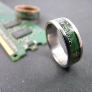 NANOBUG - Ring made from recycled titanium and printed circuits for men and women