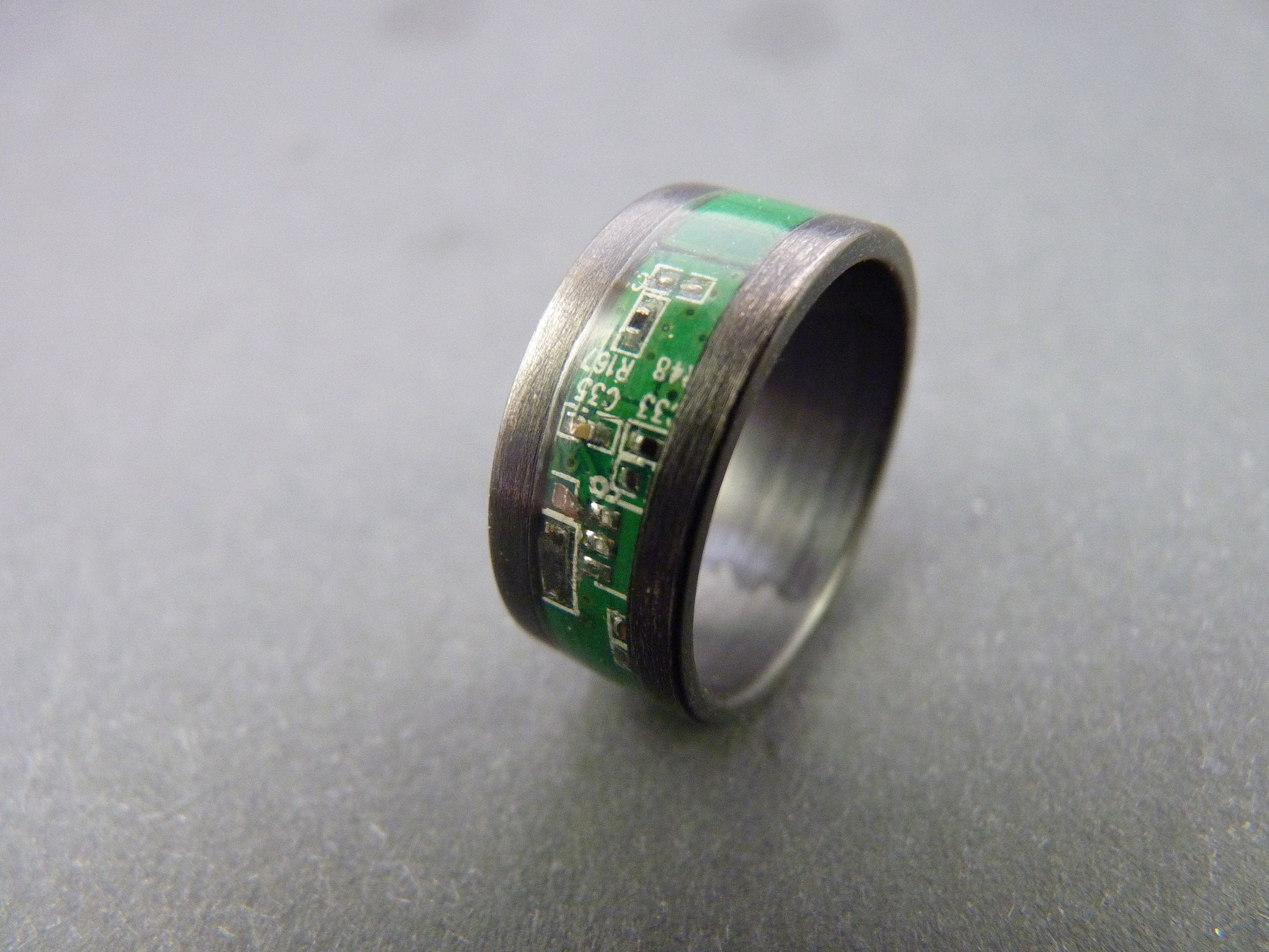 MÉCABUG - Brushed finished black titanium ring and recycling printed circuits for men and women