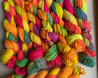 Handgeverfde 20g DK mini's "Neon Rainbow"