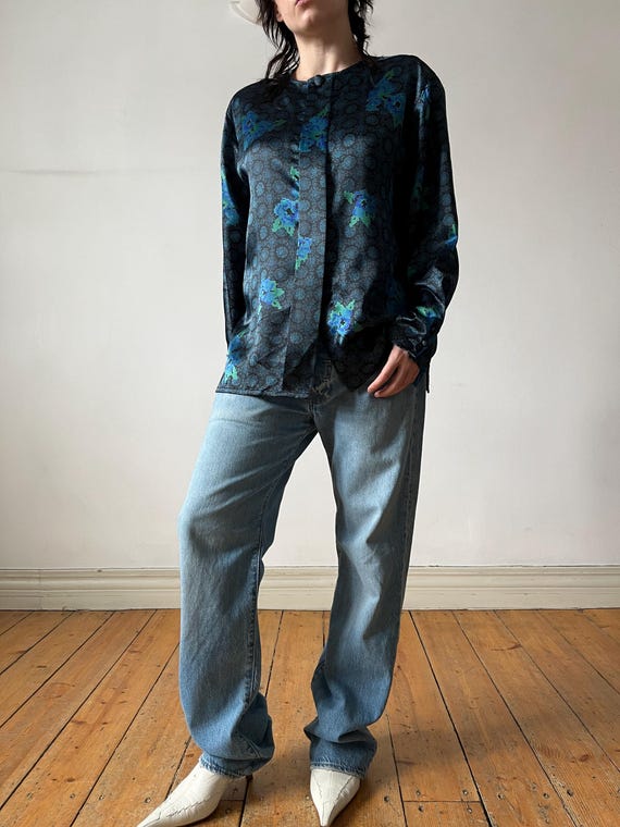 Oscar de la Renta, 80s OSCAR De LA RENTA Floral black and blue retro satin blouse, S - L