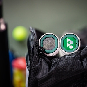 Porta de Substituição de Alçapão de Raquete de Tênis Yonex 2017+ V2 Debrand Snap-On | Personalize sua Porta de Alçapão em RoyalRackets.com | Preto