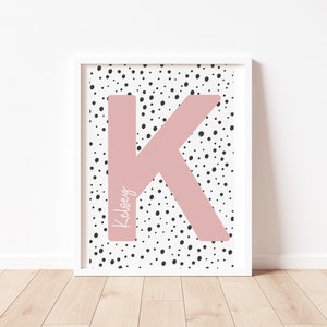 Dotty Named Initial Modern Print - Arte mural para niños, Dormitorio, Decoración de la sala de juegos, Decoración de guardería, Impresiones para oficina, Impresión de dormitorio para adolescentes
