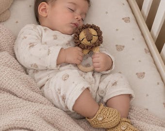 Lion rattle and camel-colored booties, size 0-3 months, crocheted, FINISHED PRODUCT