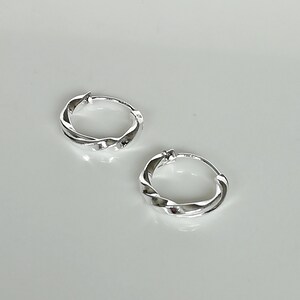 Silver hoop earrings |  Twisted Hoops | Silver jewelry | Minimalist hoops | Silver accessories | Silver ear hoops | E263