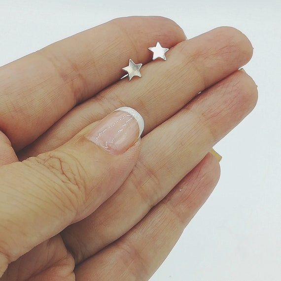 レア】シルバーアクセ、星型 小さなシルバーの星型スタッド | 【公式通販】