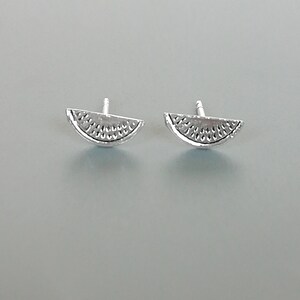 Orecchini a forma di anguria in argento / Orecchini in argento / Orecchini per cartilagine / Gioielli in argento sterling / Minimalisti / Piercing / E435s