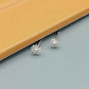 Tiny flower ear stud | Silver ear studs | Minimalist jewelry | Spiral flower studs | Delicate earrings | Silver ear accessories | E209