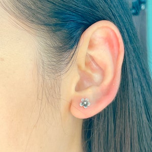 Flower ear studs |  Small studs | Delicate studs | Flower earrings | Silver jewelry | Cartilage ear studs | Tiny ear studs | ECAN
