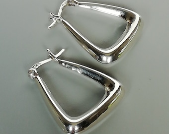 Sterling silver triangle ear hoops | Geometric hoops | 25 mm hoops | Minimalist hoops | Silver ear hoops | Modern ear hoops | E572