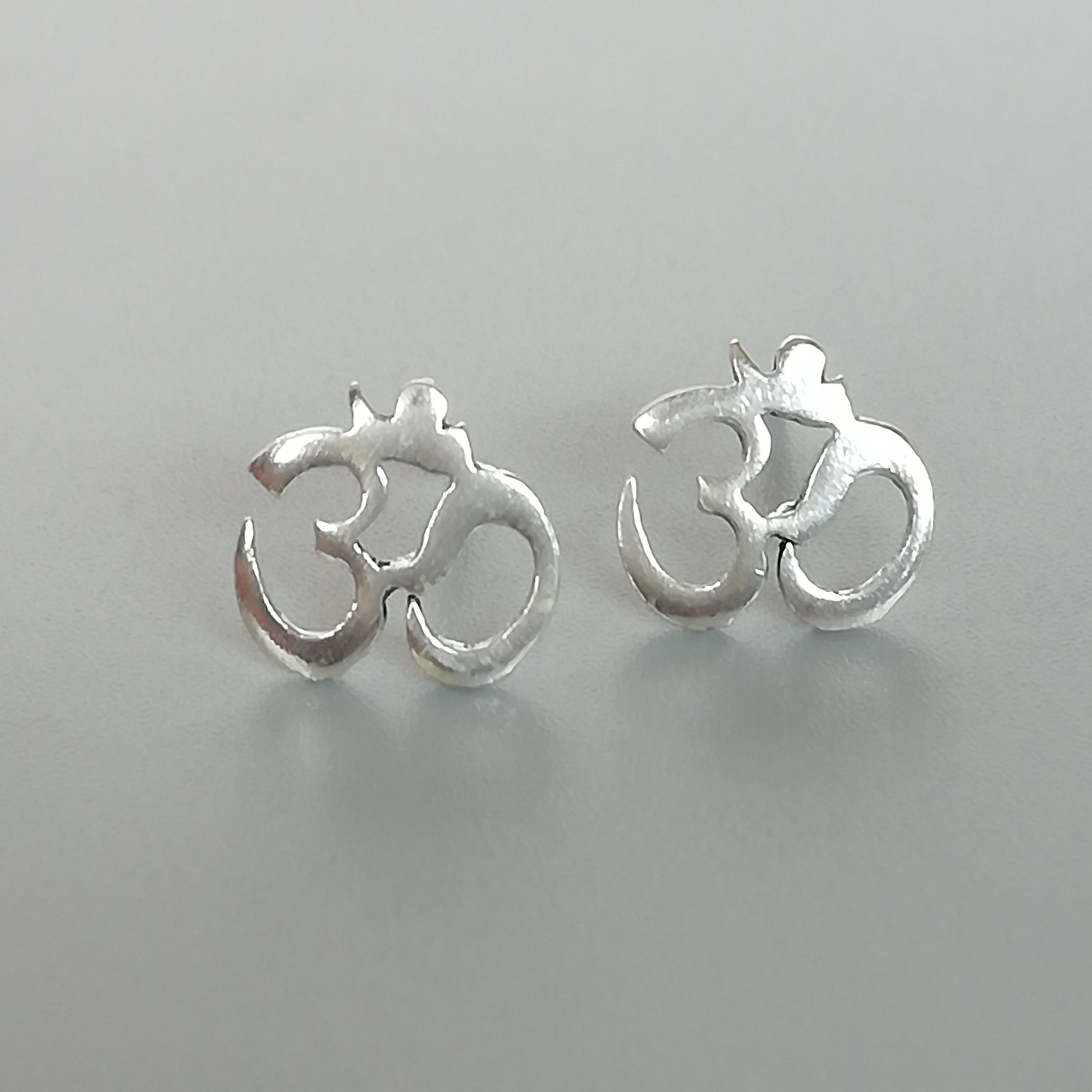 UNIFT Aum Om Ohm, anello per donne e uomini, in acciaio inox, simbolo sanscrito, anello Om, gioiello spirituale indiano, regalo di meditazione, 17, Acciaio inossidabile, Nessuna pietra preziosa