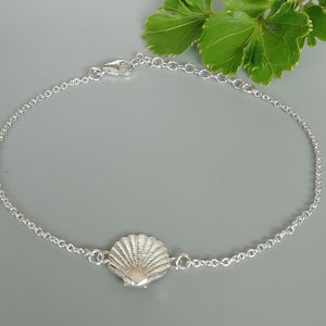 Sterling silver shell charm bracelet | Shell bracelet | Beach lovers gift bracelet | Silver chain bracelet | Bohemian bracelet | BRC