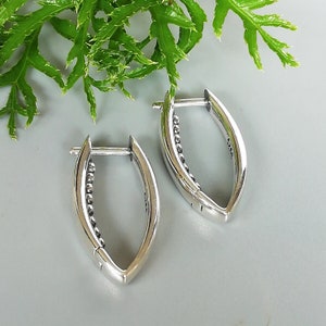 Sterling silver oval hoops | Tentacles hoop | Pointed ellipse hoops | Minimalist hoop | Simple ear hoops | Silver ear hoops | E1048
