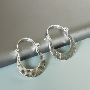Hammered silver hoops | Boho ear hoops | Hoop earrings | Silver earrings | Tribal ear hoops | Gift earrings | E552