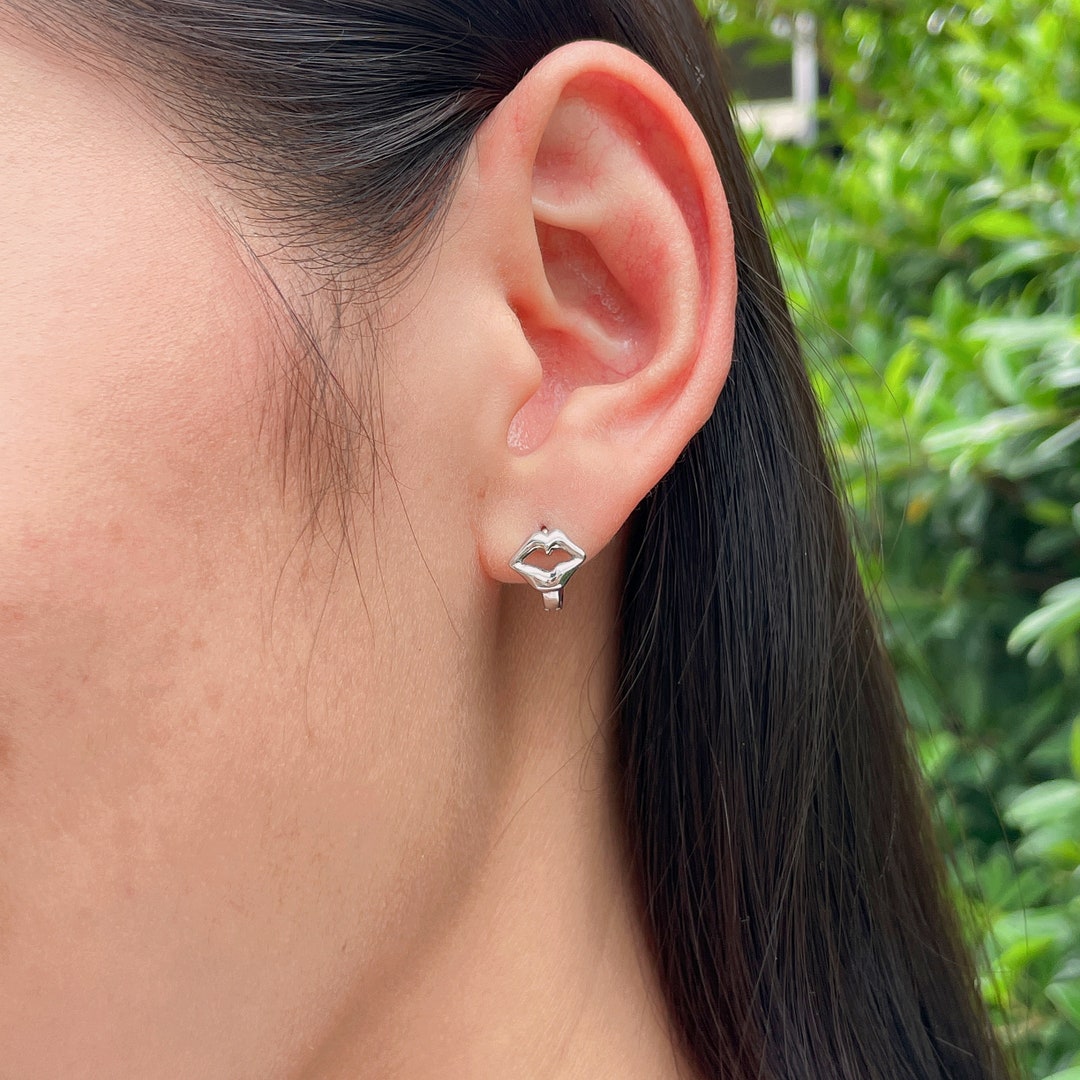 【IONSEOUL】Lips shirring hook top 5FM0047 Sterling Silver Lips Hoop | Huggie Hoops | Cartilage Hoops