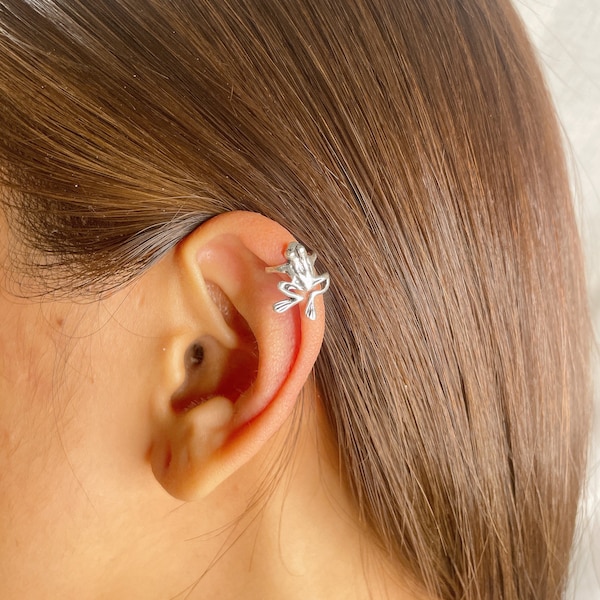 Öronklättrare i sterlingsilver med groda | Öronklämma utan piercing | Boho och minimalistisk punkmanschett | Brosksmycken | E878