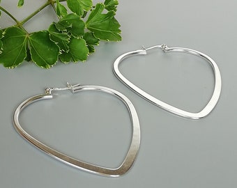 Sterling silver heart hoops | Solid silver chunky hoops | Everyday hoops | Minimalist hoops | Heart earrings | Gift for sweethearts | E1149