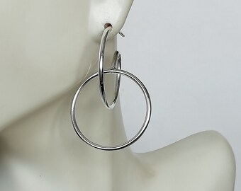 Circle in circle sterling silver earrings | Minimalist round ear studs | Modern geometric earrings | E1144