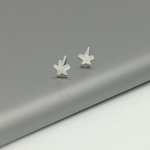 Flower ear studs |  Tiny studs | Delicate studs | Flower earrings | Silver jewelry | Sterling silver ear studs | Small studs | E155