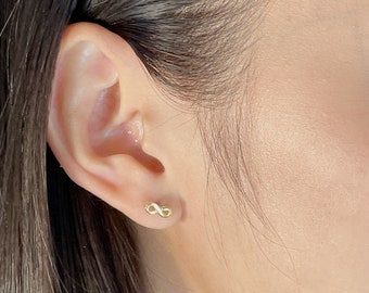 Clous d’infini d'| Clou d’oreille plaqué or | Boucles d’oreilles de cartilage | Argent sterling | Haras minimalistes | Clous perçants de corps | EAFCg (EAFCg)