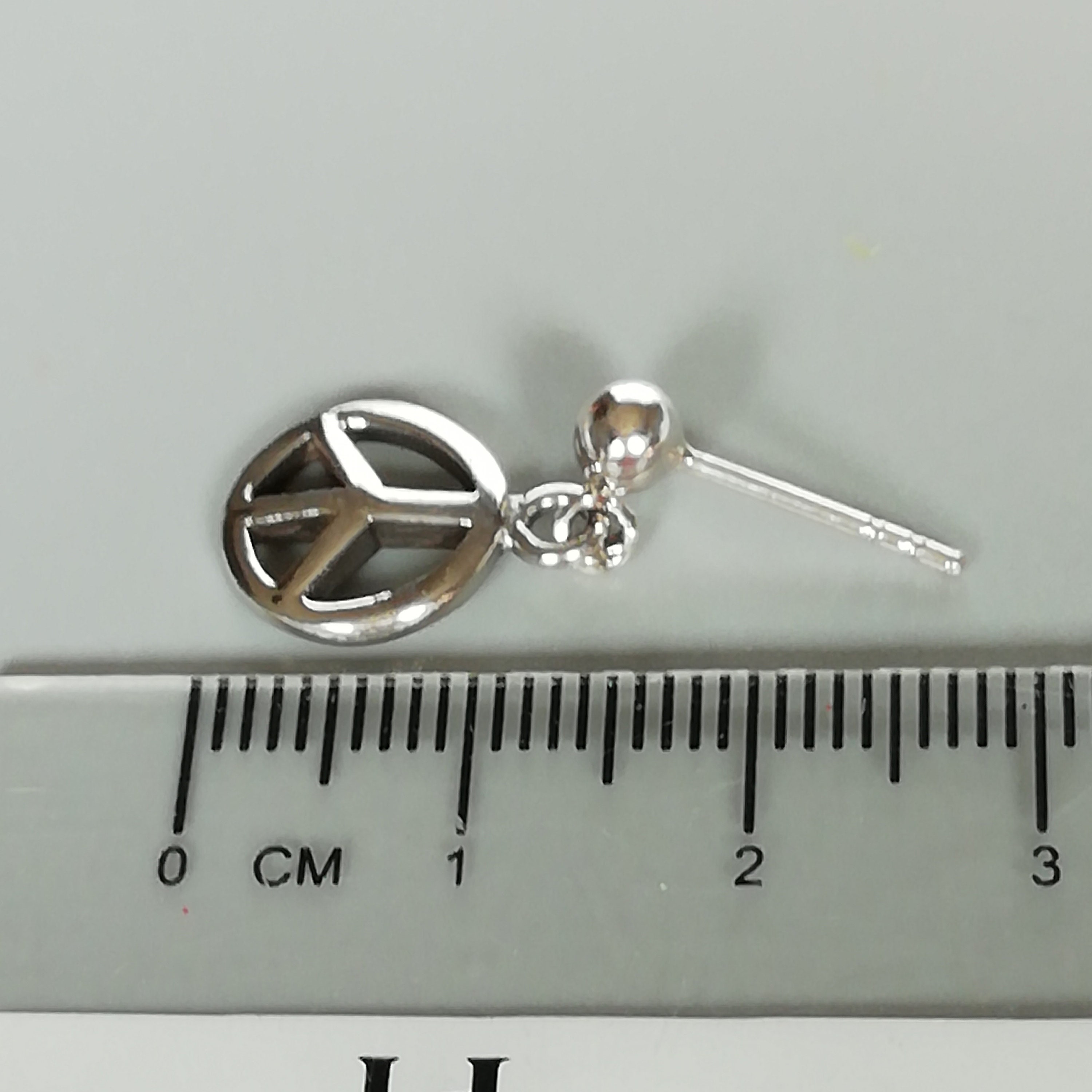 Mini orecchino in argento 925‰ il simbolo della pace