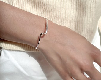 Waves wrist bangle | Sterling silver bangle | Open ended bangle | Silver wrist jewelry | Free size bangle | Minimalist bangles | BLT