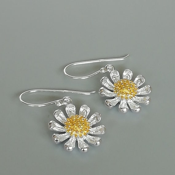 SVODEA Aretes De Margaritas Infinitas Para Mujer, Plata De Ley 925, Aretes Colgantes De Flores Infinitas, Regalos De Cumpleaños De Aniversario Para Mujeres Y Mamá, Oro Amarillo, No Es Una Piedra