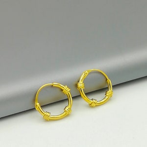 Small gold hoops | 10 mm hoops | Bali gold ear hoops | Twisted wire hoops | Ethnic hoops | Ear piercings | Minimalist hoops | E52