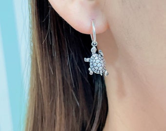 Tiny turtle charm hoops | Sterling silver charm hoop earrings | Beach hoops | 12mm ear hoops | Wanderlust jewelry | Boho hoops |E354