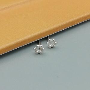 Silver flower studs | Tiny silver earrings | Flower earrings | Silver jewelry | Little girl studs | Delicate studs | E210