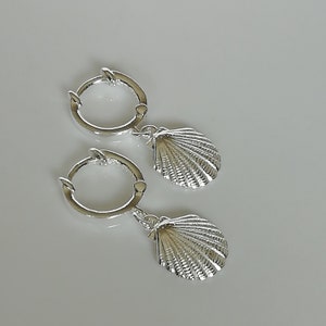 Silver hoops with sea shell charm | 12 mm hoops | Silver jewelry | Bohemian hoops | Silver accessories | Silver ear hoops | E295