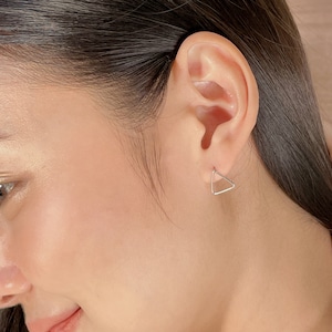 Triangle ear studs | Silver triangle | Delicate ear studs | Silver jewelry | Minimalist earrings | Silver accessories | E527