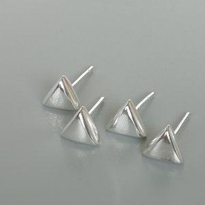 Silver triangle ear studs | Triangle earrings | Cartilage earrings | Sterling silver jewelry | Minimalist | Body piercing studs | E433s