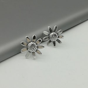 Sun flower ear studs | Floral studs | Flower earrings | Pretty silver jewelry | Sterling silver ear studs | E172