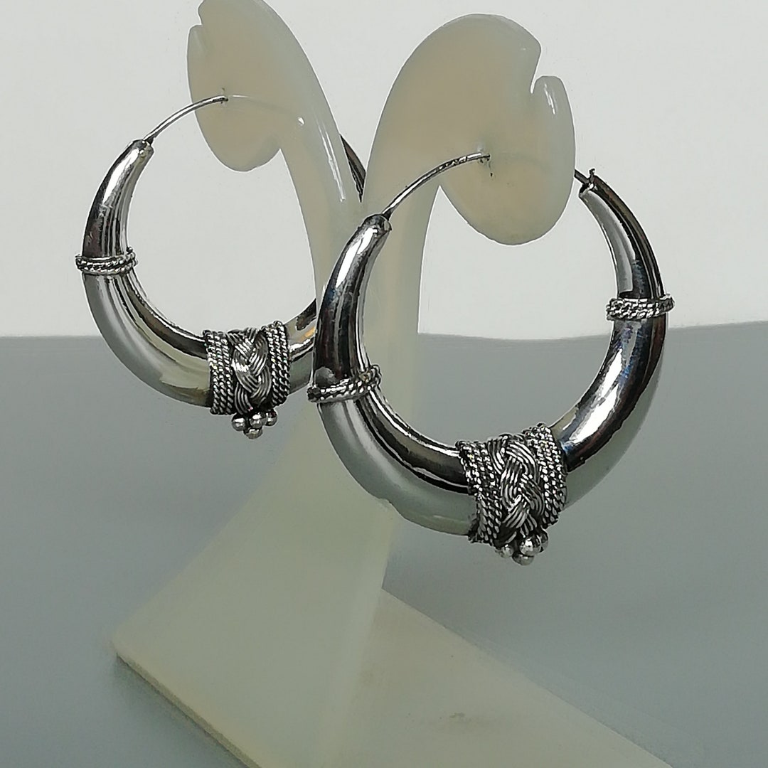 thumbnail interactive-video image 1 of 18K Gold Plated Hoop Earrings - Trendy Twisted Huggie Style (20-60mm) 1 of 13