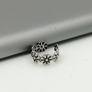 Sterling silver ear cuff | Daisies ear cuff  | No piercing cuff | Bohemian Cuff | Flower cuff | Unisex ear cuff | Minimalistic cuff | E70