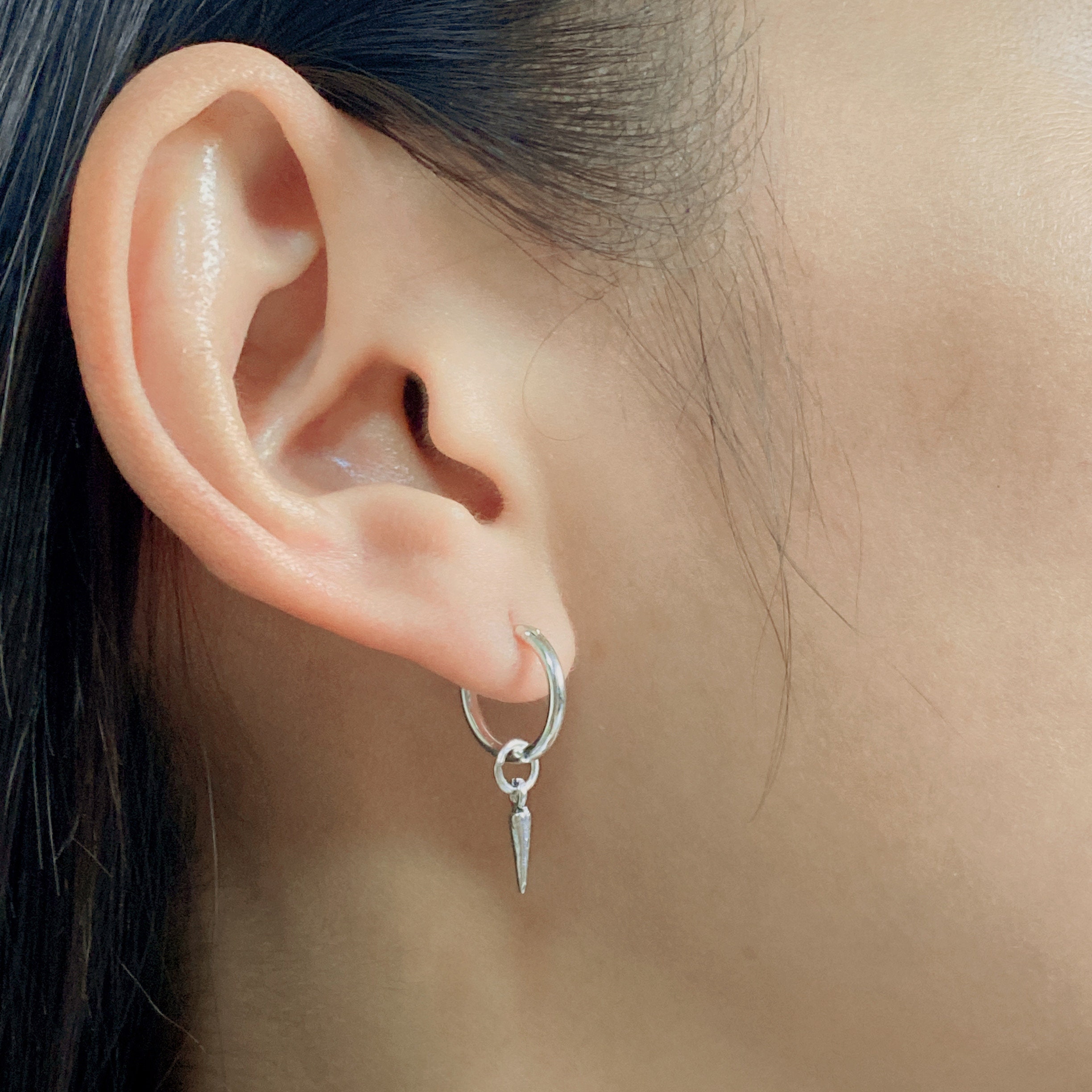 アクセサリー ambush peal silver hoop earrings v il_fullxfull.3407386469_h2by.jpg