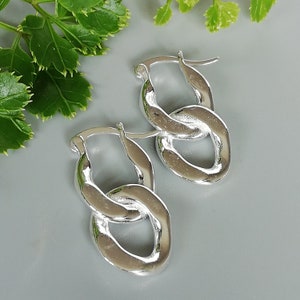 Anchor link earrings | Sterling silver | Hammered earrings | Modern earrings | Bohemian jewelry | Everyday ear danglers | E1028