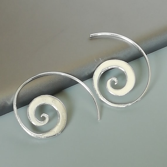 Spiral silver hoops | Hammered ear hoops | Egyptian jewelry | Real silver ear wire | Dramatic hoops | Wire hoops | Silver ear hoops | E557