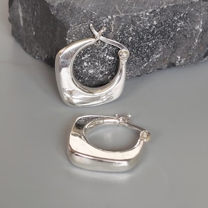 Aros de plata de ley con forma cuadrada y redondeada / Aros de plata informales / Aros minimalistas / Aros bonitos para las orejas / Regalos para ella / Aros de plata para las orejas / E1162