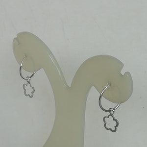 Flower charm hoops | Sterling silver charm hoop earrings | 15mm ear hoops | Silver hoops | Boho jewelry | Detachable charm | E518