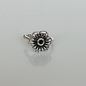 Silver flower ear cuff | Flower earrings | Silver jewelry | 925 silver cuff | Cartilage cuff | Pretty ear cuff | Bohemian ear cuff | E212