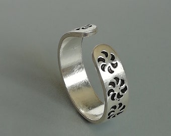 Sterling silver toe ring | Flowers toe ring | Indian toe ring | Bohemian jewelry | Feet jewelry | Minimalist toe ring | Midi toe ring | TBI