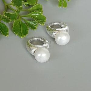 Sterling silver pearl hoops | Huggie hoops | | Elegant hoops | Minimalist Pearl hoops | Bridal hoops | Bridesmaids gift | E888