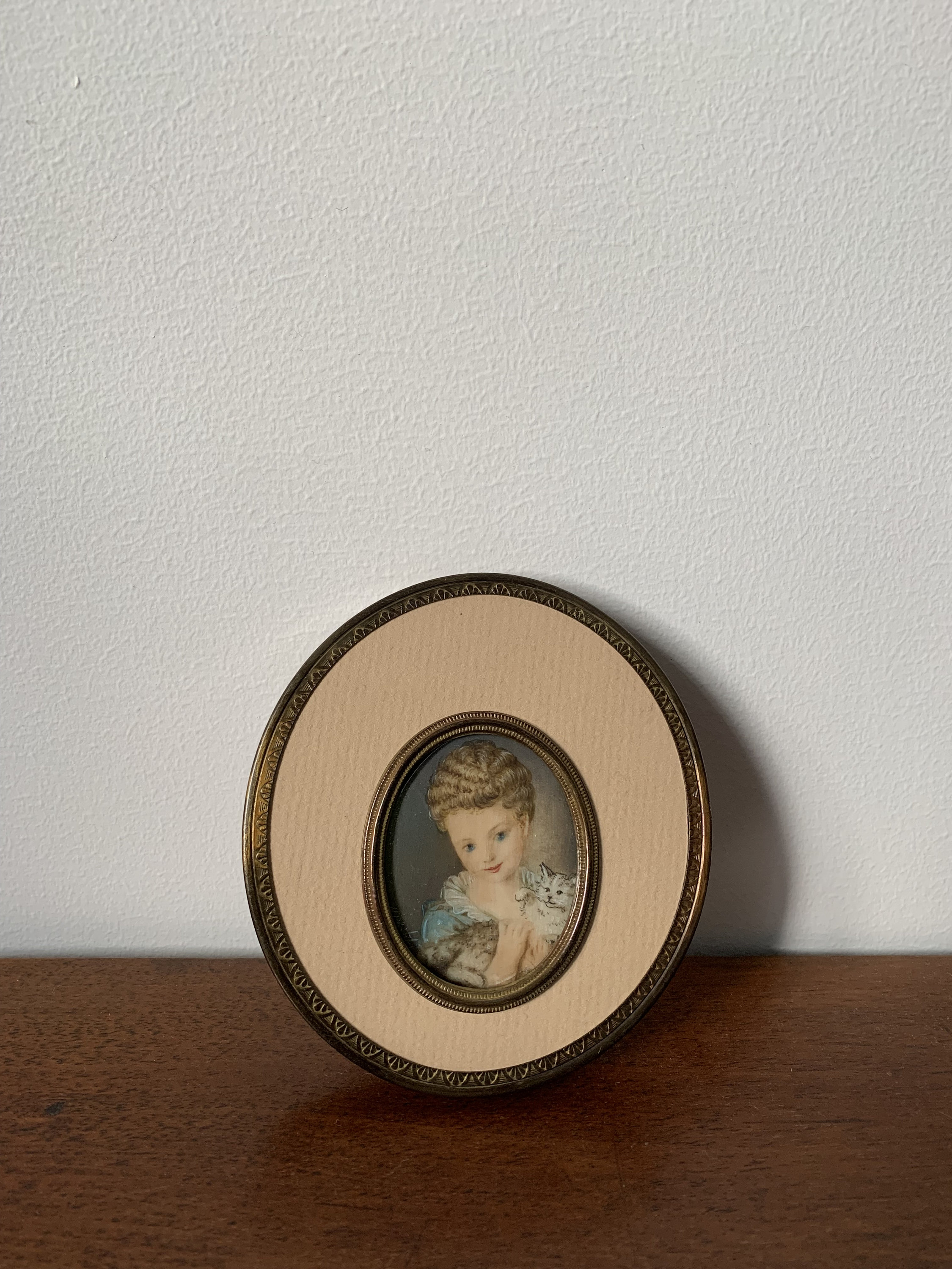 Demoiselle et Son Chaton